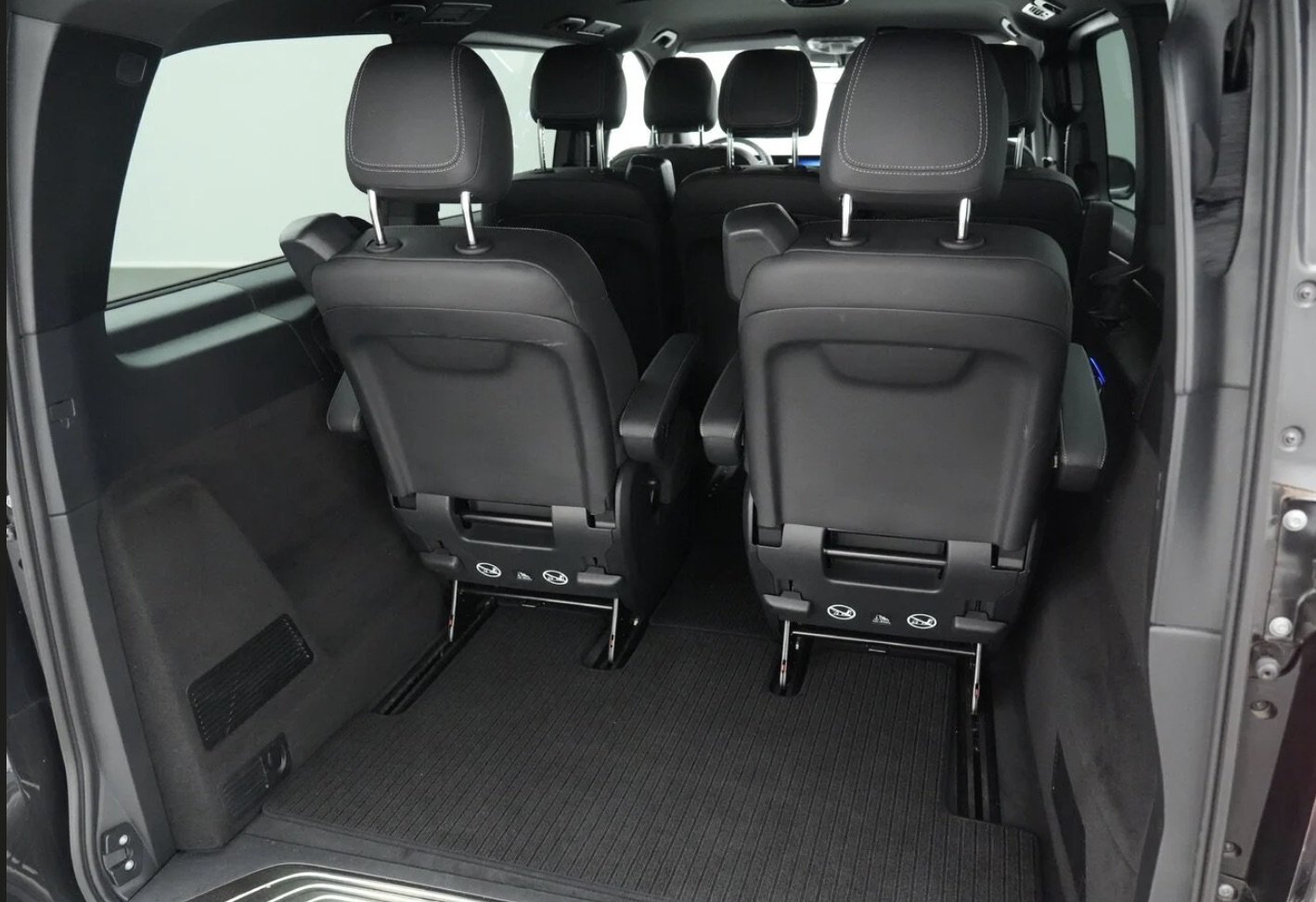 Mercedes-Benz EQV 300 FULL OPTIONS - Photo 10