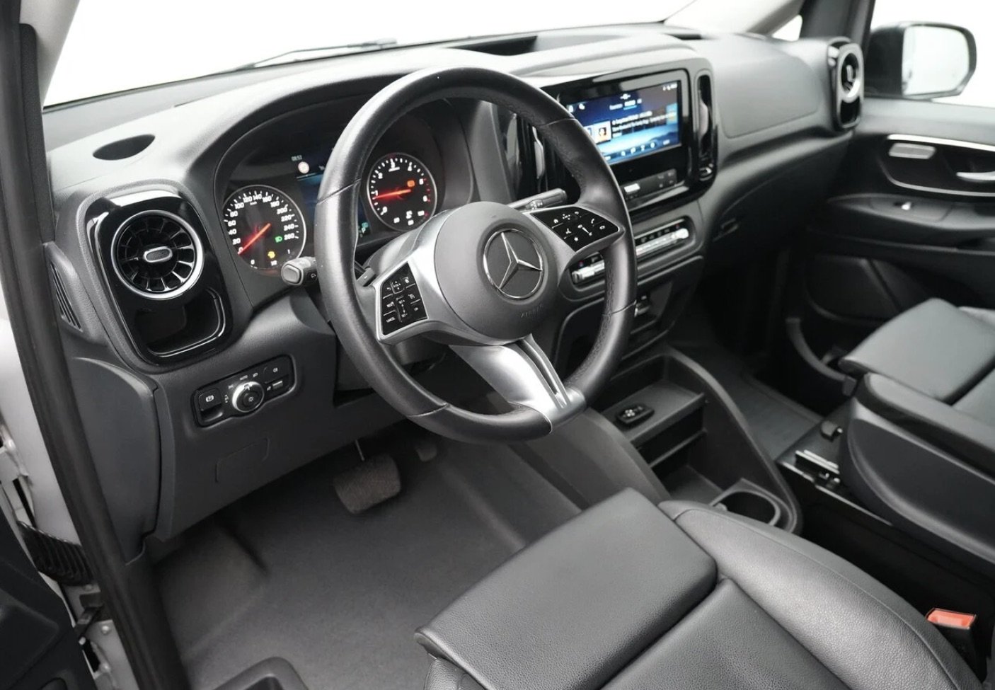 Mercedes-Benz Vito Tourer Select 124 CDI 4-Matic L2H1 TVA 5pl - Photo 9