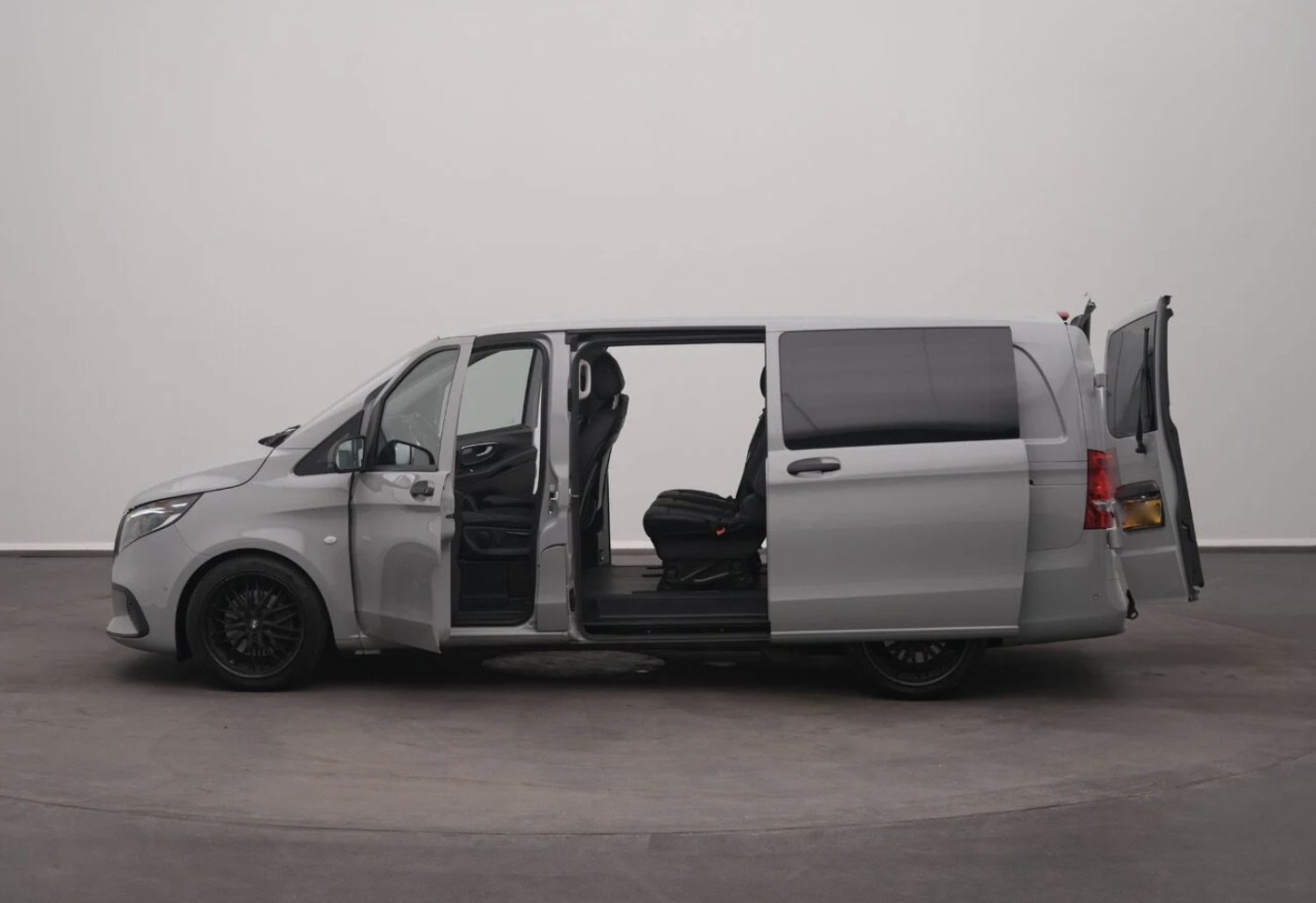 Mercedes-Benz Vito Tourer Select 124 CDI 4-Matic L2H1 TVA 5pl - Photo 4