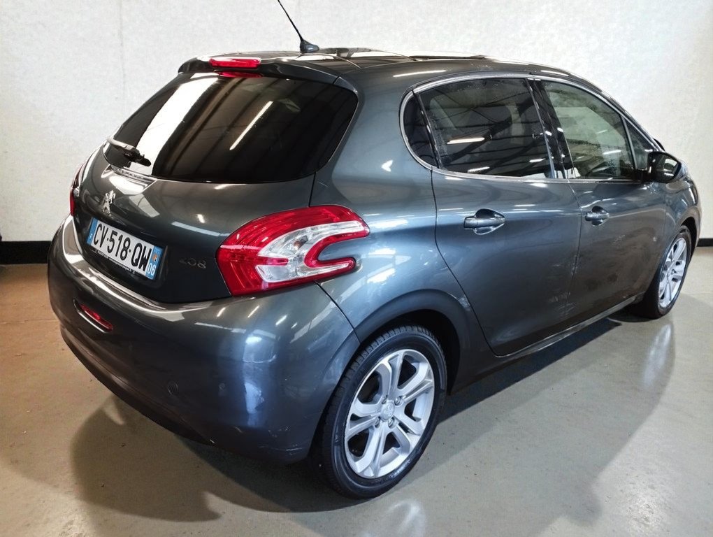Peugeot 208 - Photo 2