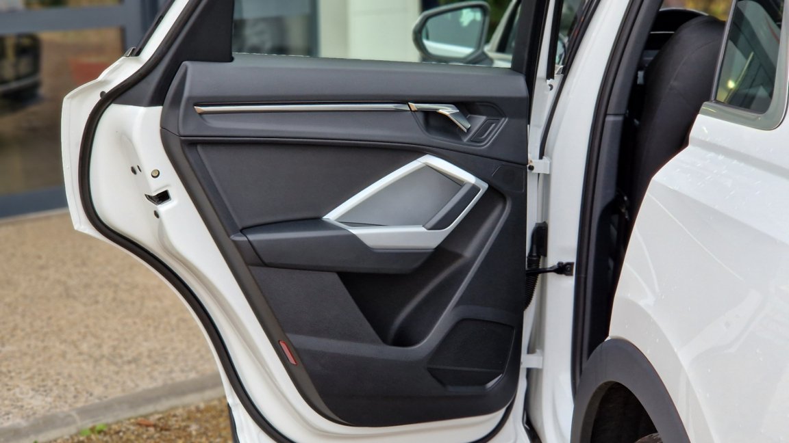 Audi Q3 - Photo 45