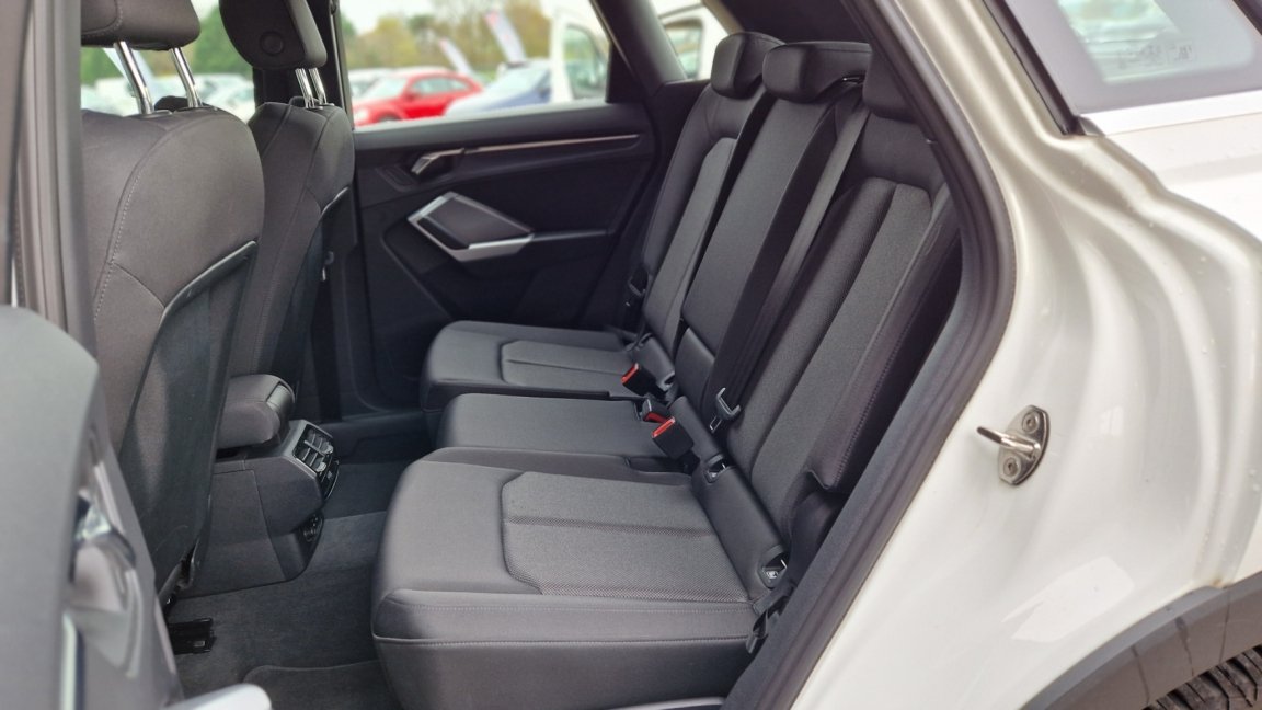 Audi Q3 - Photo 23
