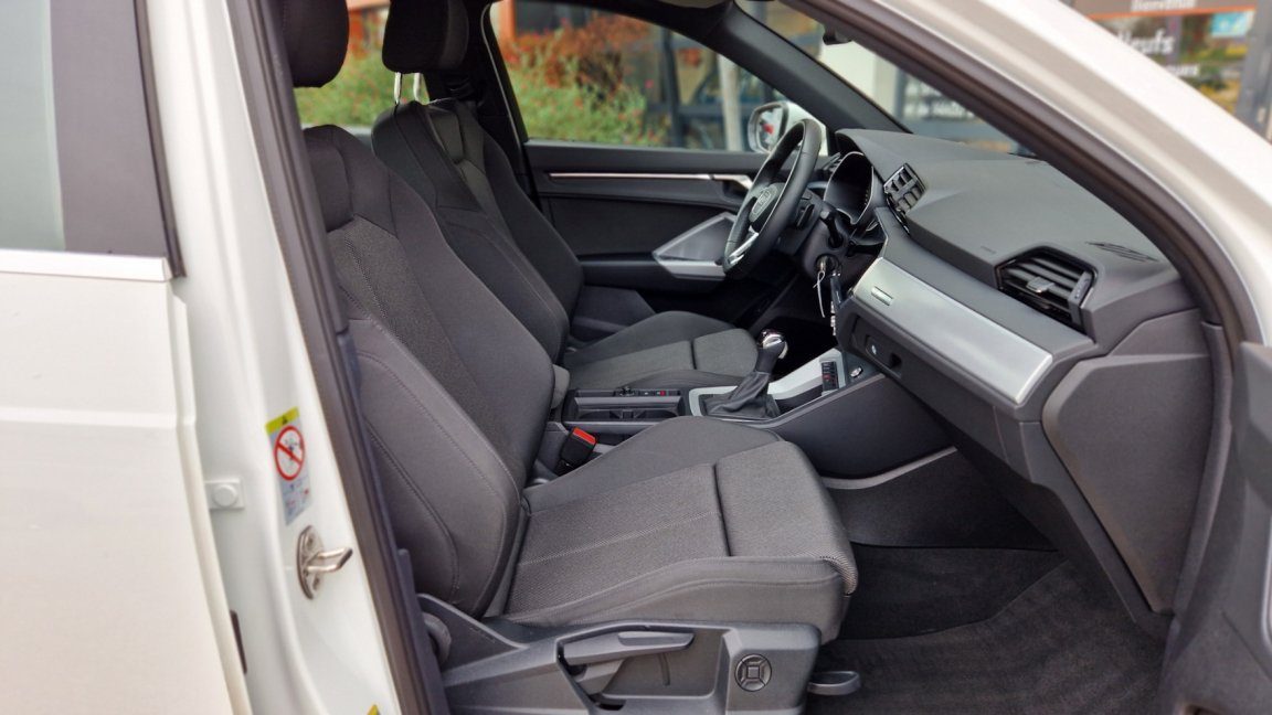 Audi Q3 - Photo 31