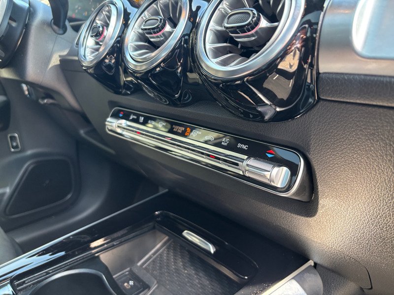 Mercedes GLB - Photo 33