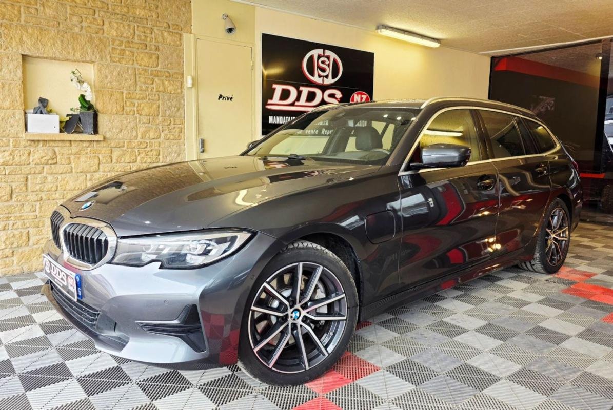 BMW 330e