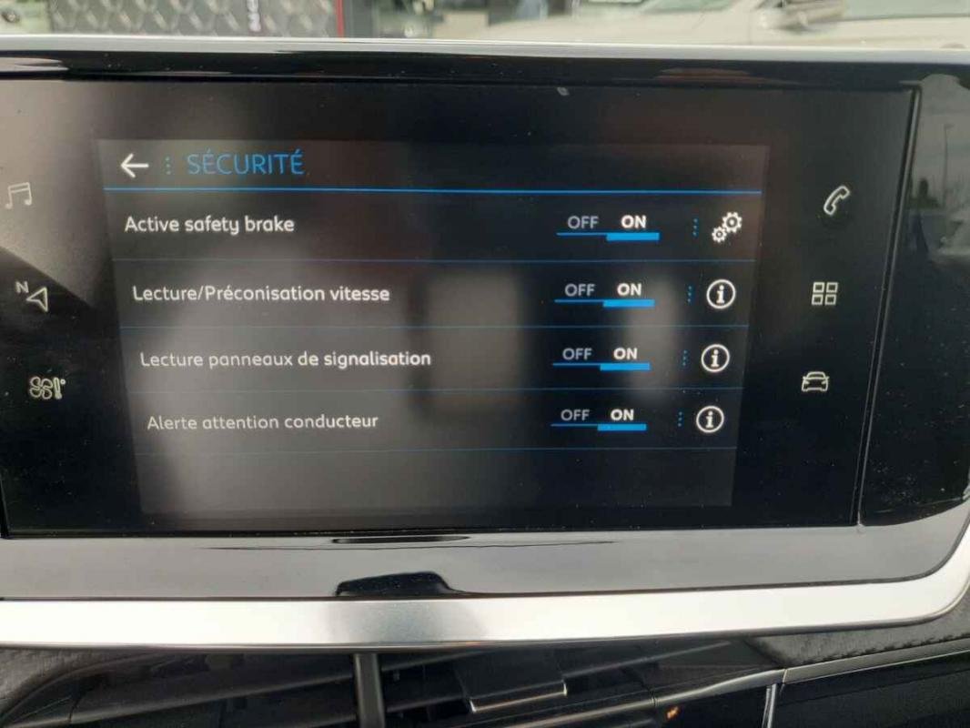 Peugeot 208 - Photo 22