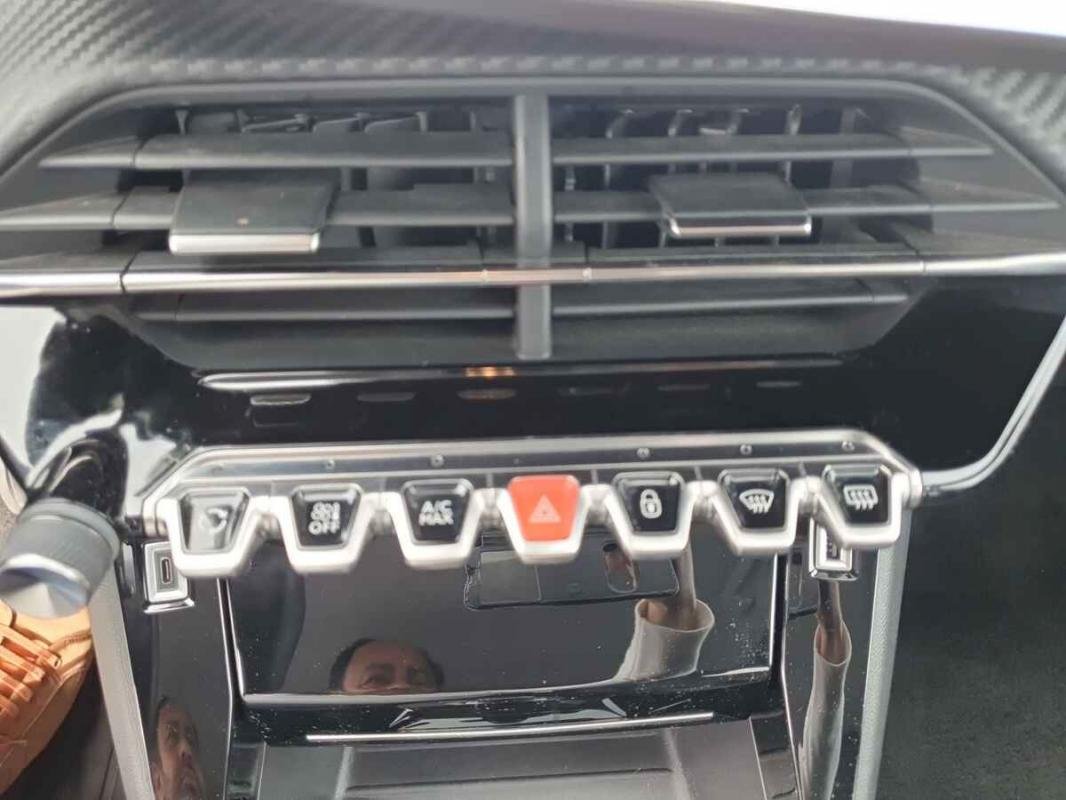 Peugeot 208 - Photo 24
