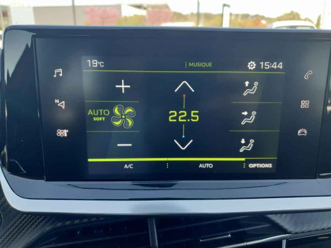 Peugeot 208 - Photo 12