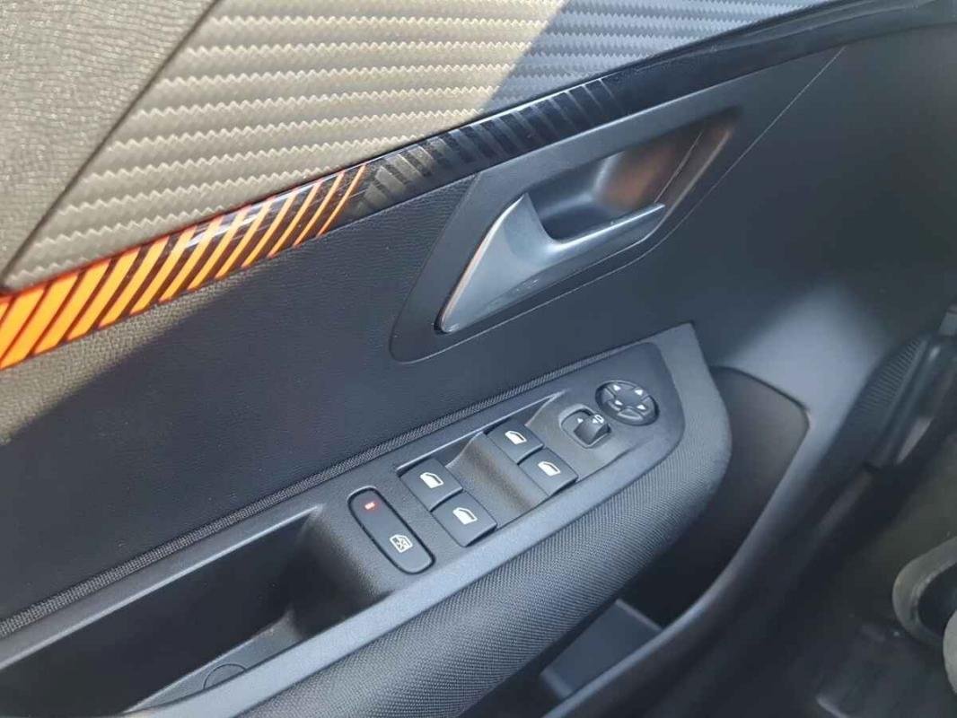 Peugeot 208 - Photo 11