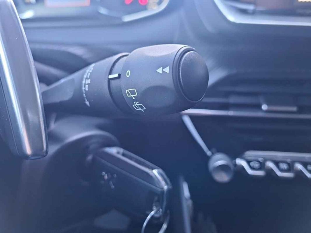 Peugeot 208 - Photo 21