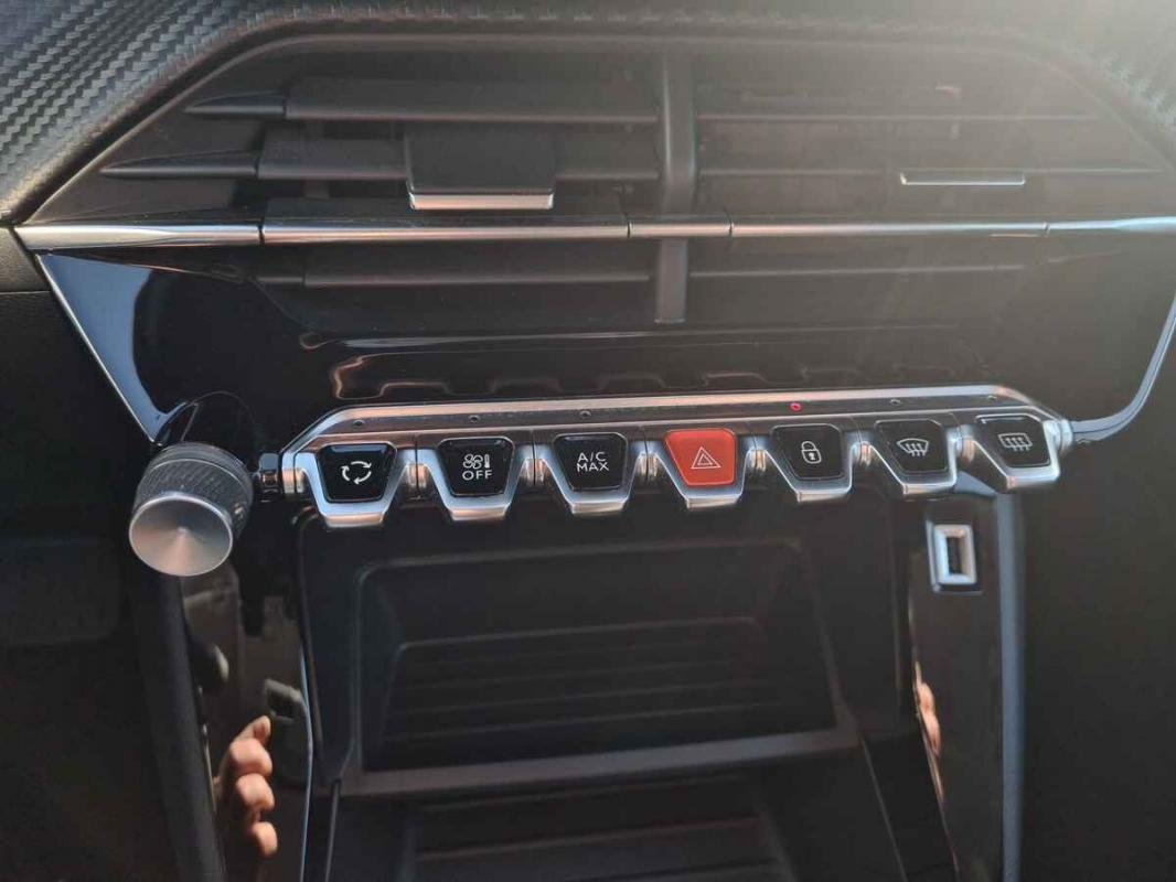 Peugeot 208 - Photo 24