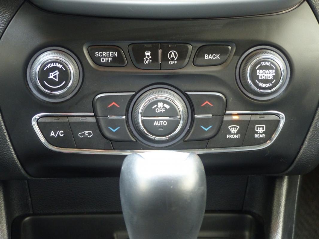 Jeep Cherokee - Photo 13