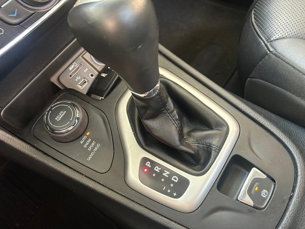 Jeep Cherokee - Photo 20