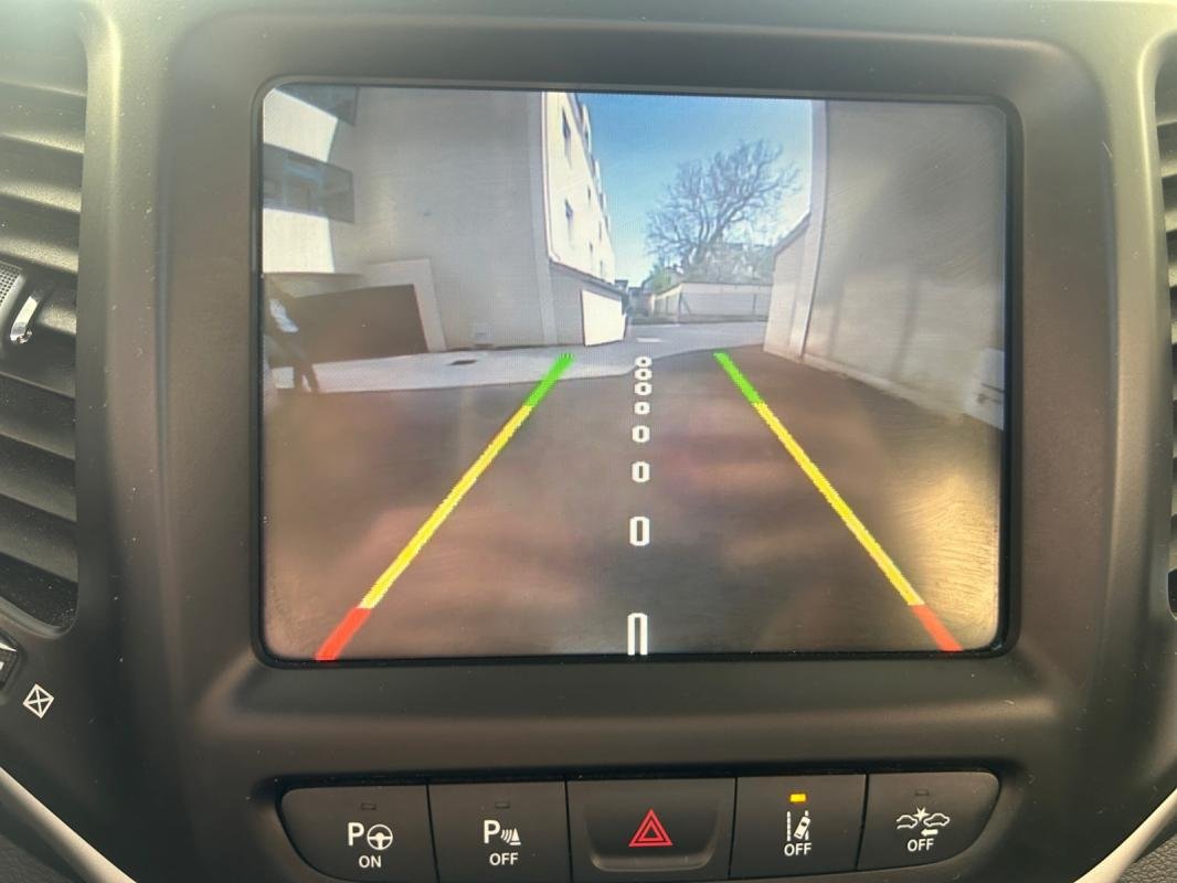 Jeep Cherokee - Photo 25