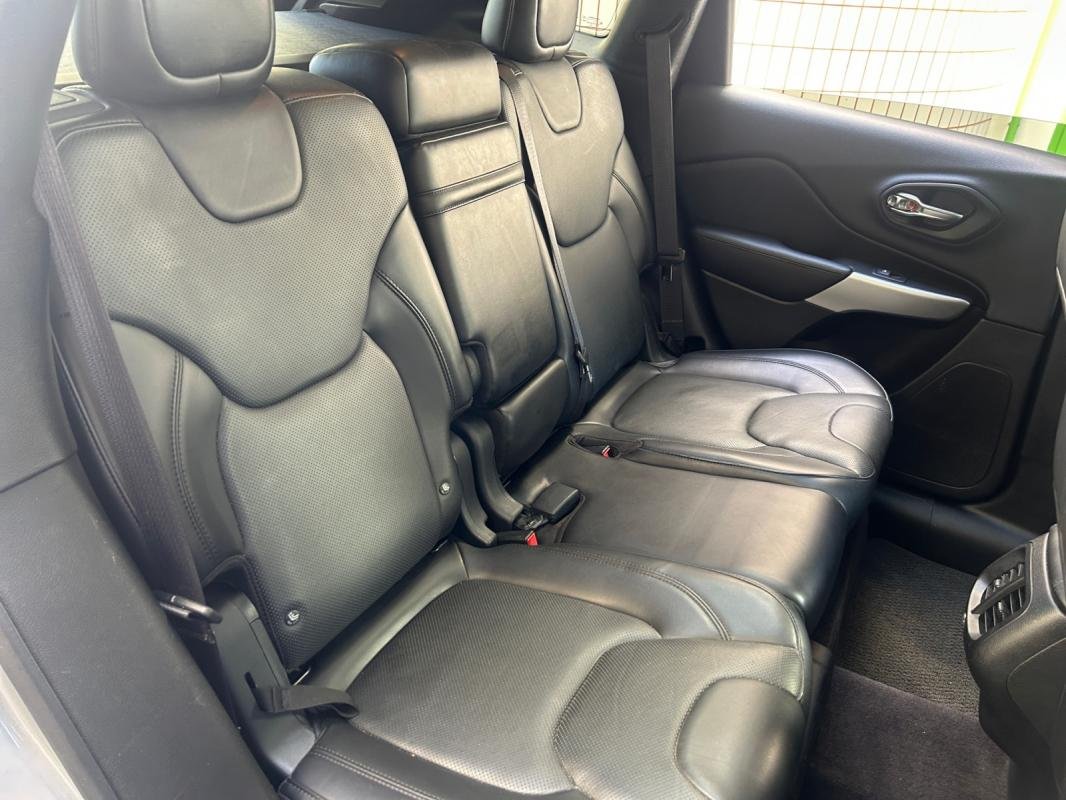 Jeep Cherokee - Photo 30