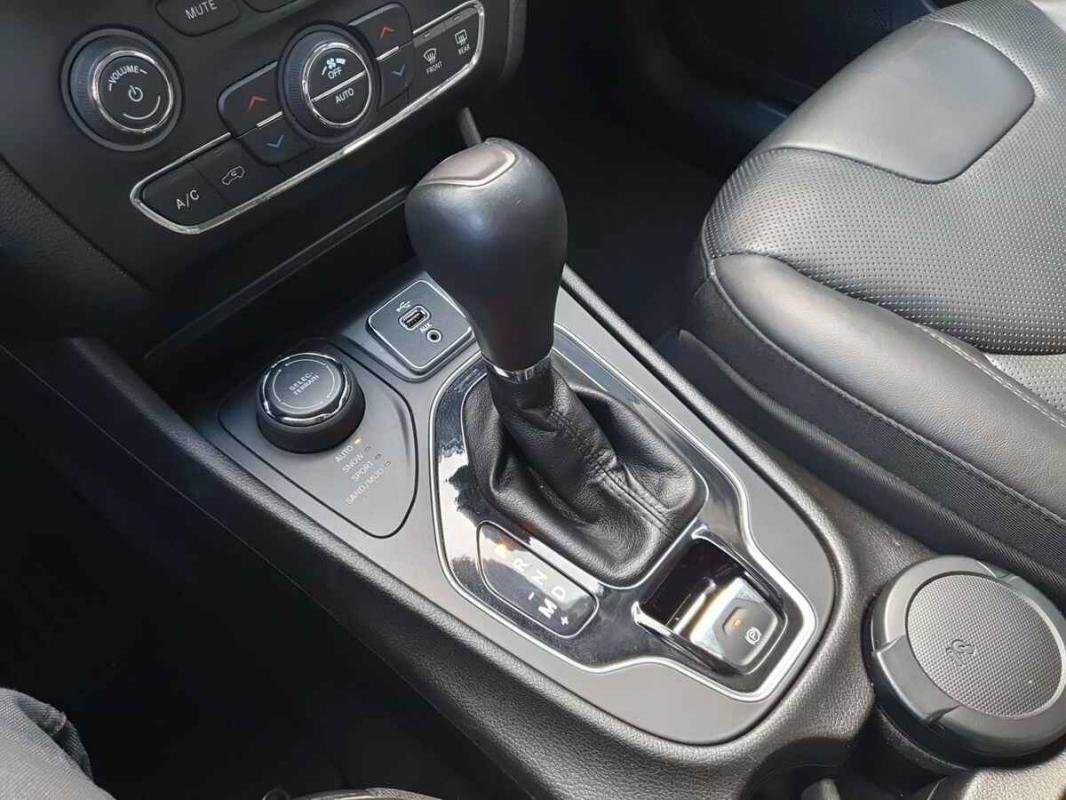 Jeep Cherokee - Photo 15