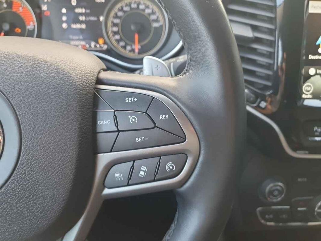 Jeep Cherokee - Photo 18
