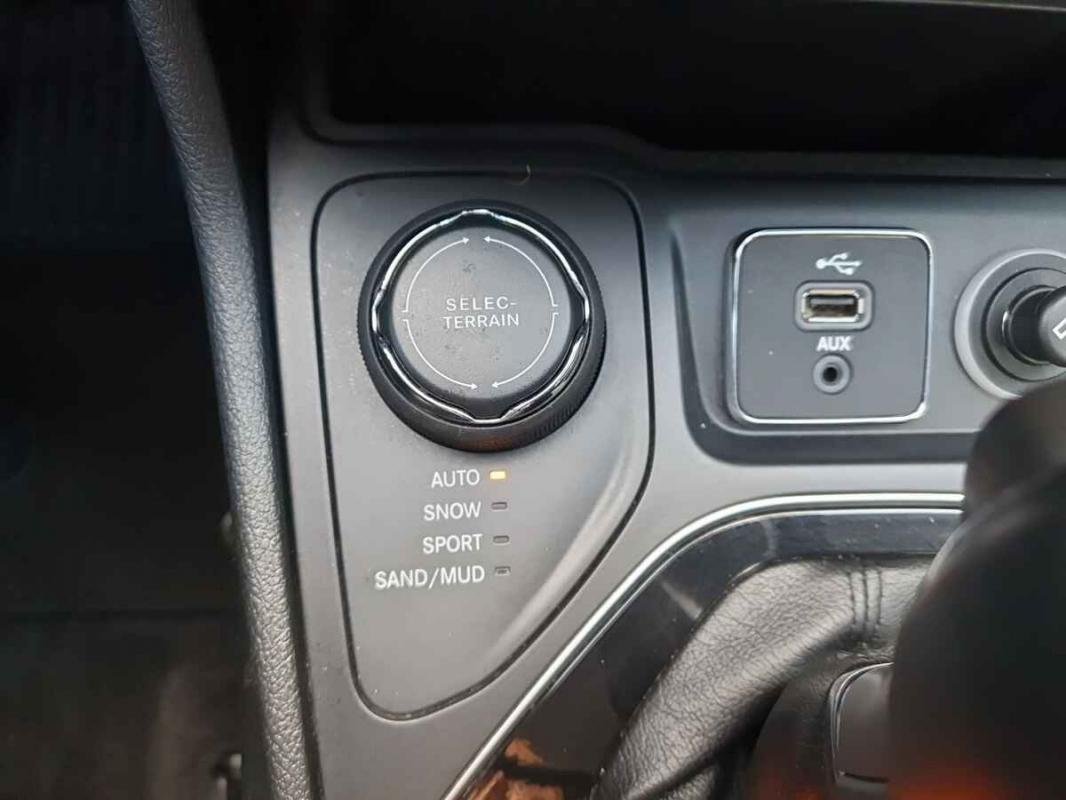 Jeep Cherokee - Photo 22
