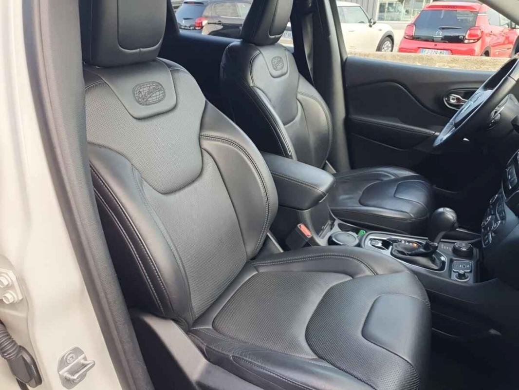 Jeep Cherokee - Photo 25