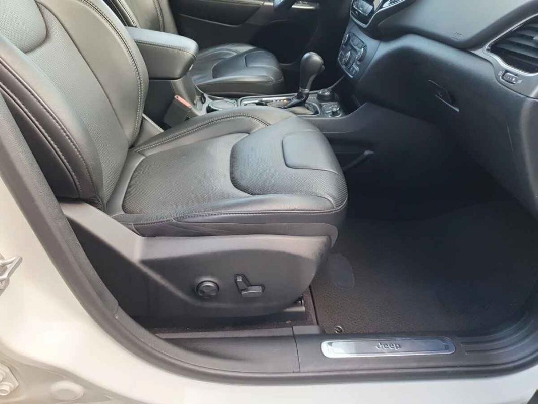 Jeep Cherokee - Photo 27