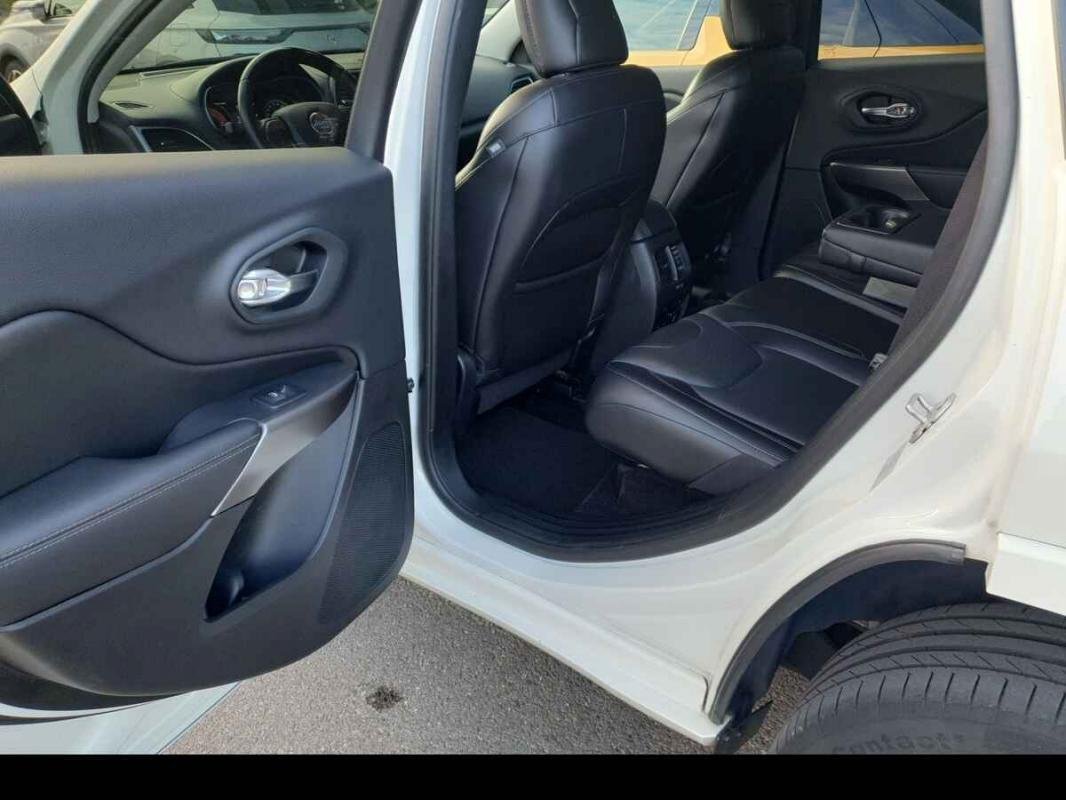 Jeep Cherokee - Photo 30