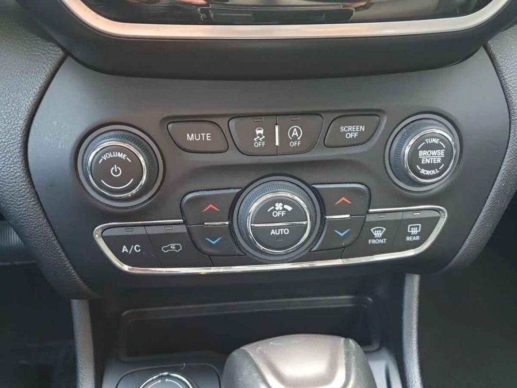 Jeep Cherokee - Photo 12