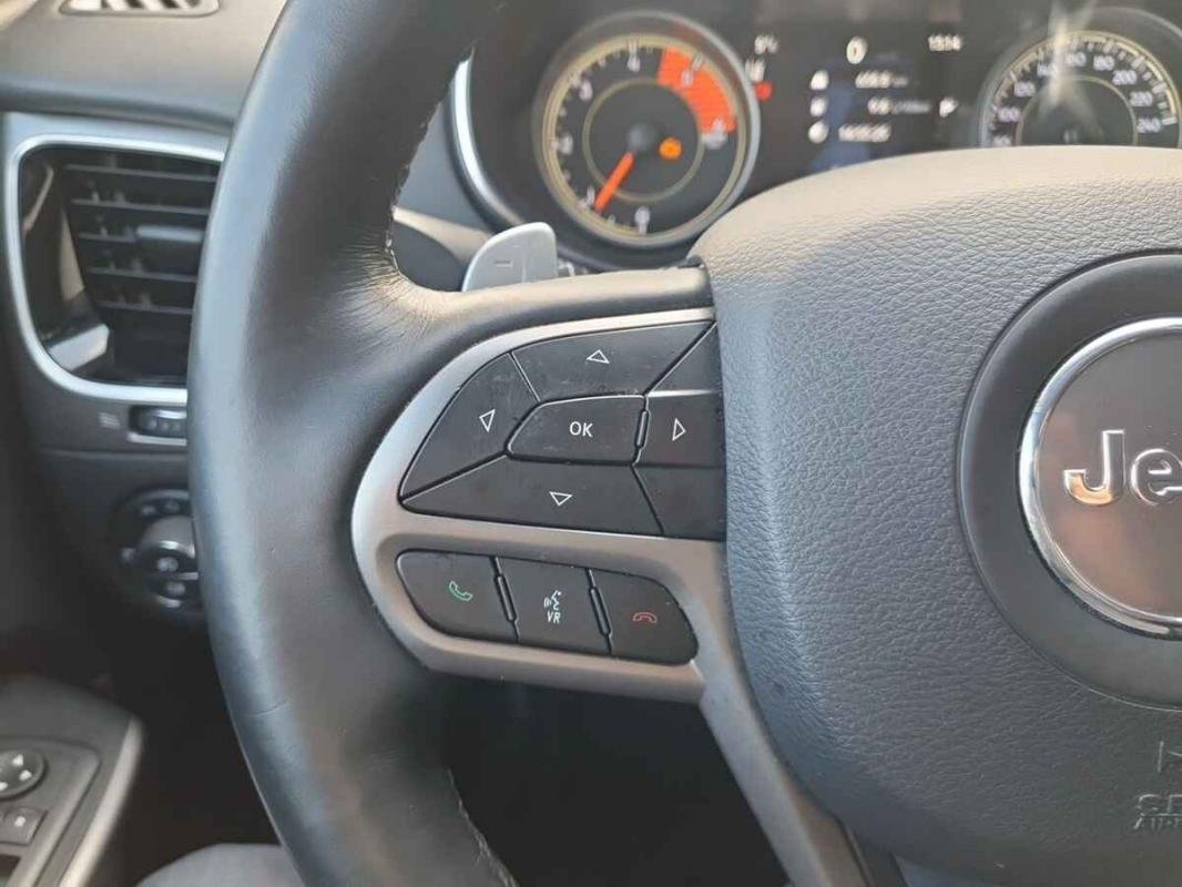 Jeep Cherokee - Photo 17