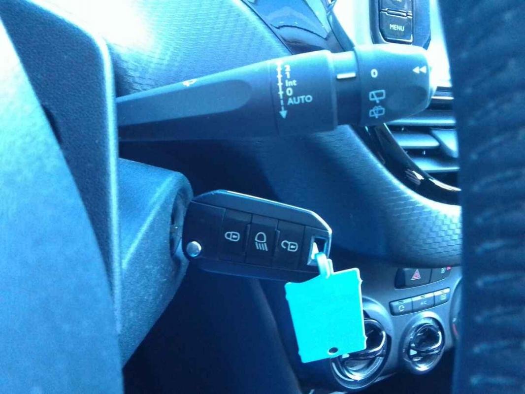 Peugeot 208 - Photo 18