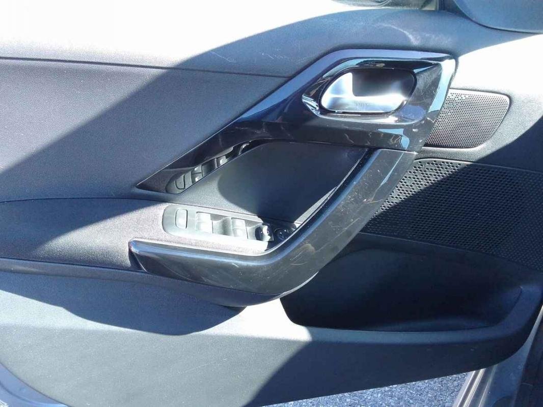 Peugeot 208 - Photo 23