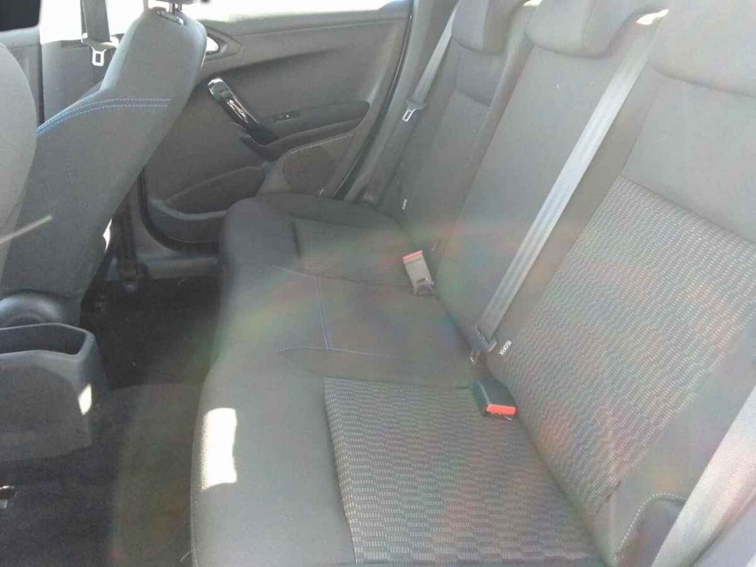 Peugeot 208 - Photo 8