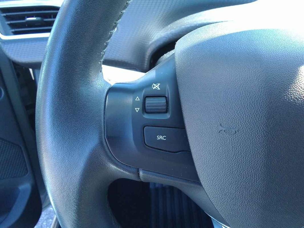 Peugeot 208 - Photo 15