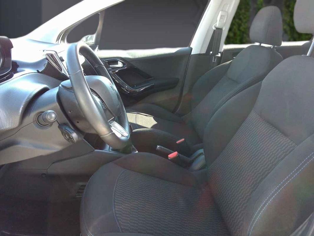 Peugeot 208 - Photo 7