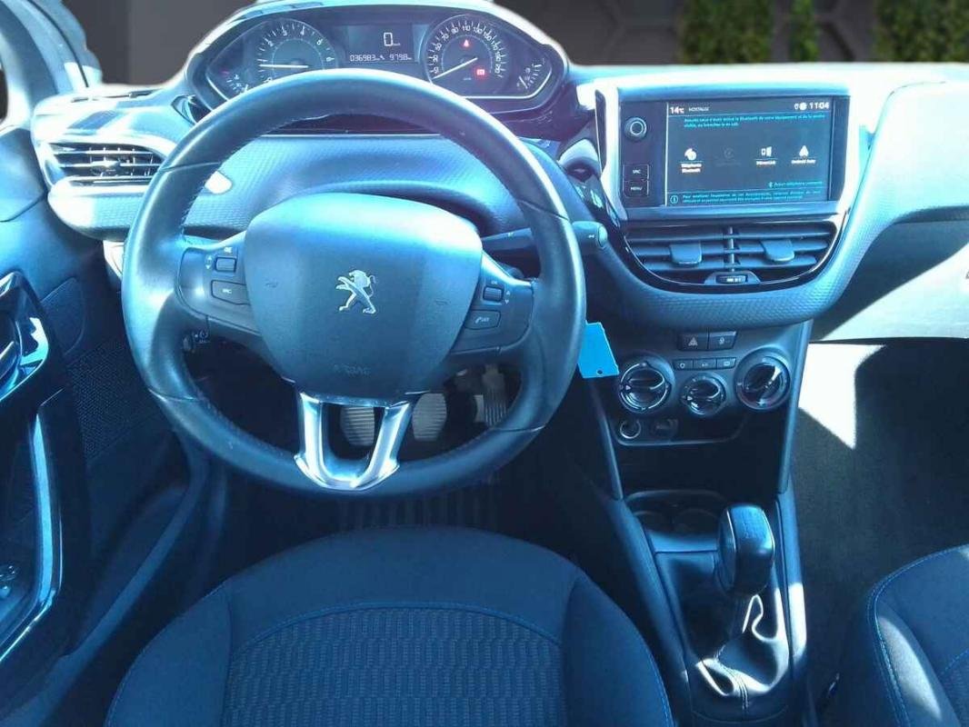 Peugeot 208 - Photo 9