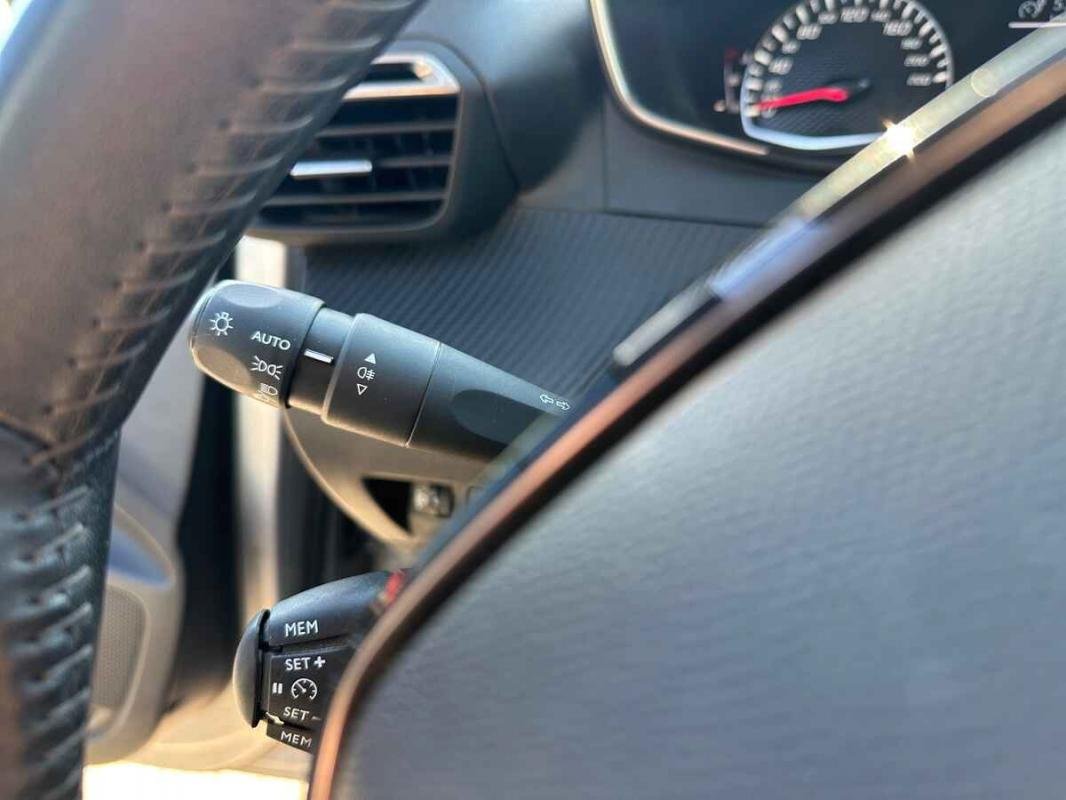 Peugeot 208 - Photo 17