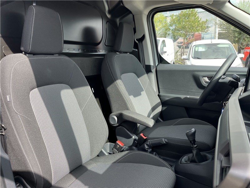 Ford transit courier - Photo 12