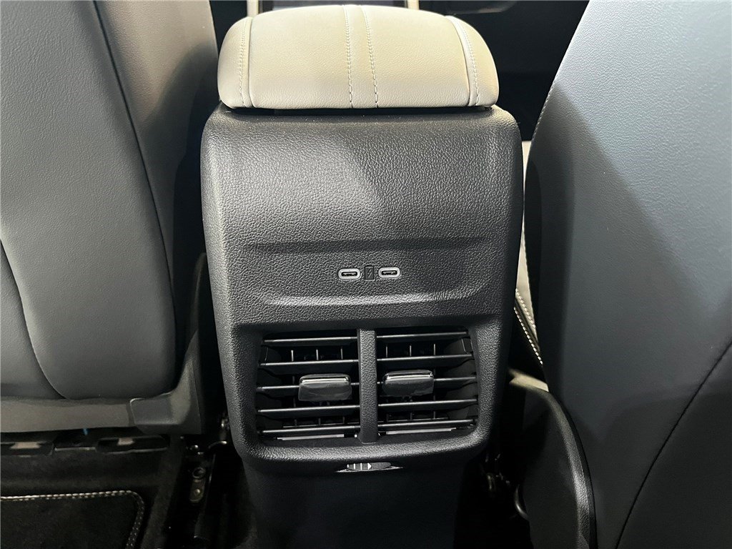 Ford Explorer - Photo 15