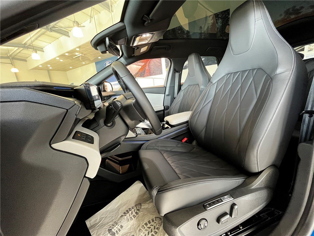 Ford Explorer - Photo 17