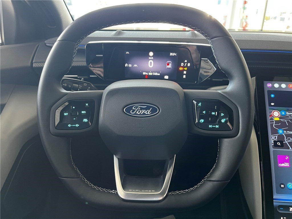 Ford Explorer - Photo 19