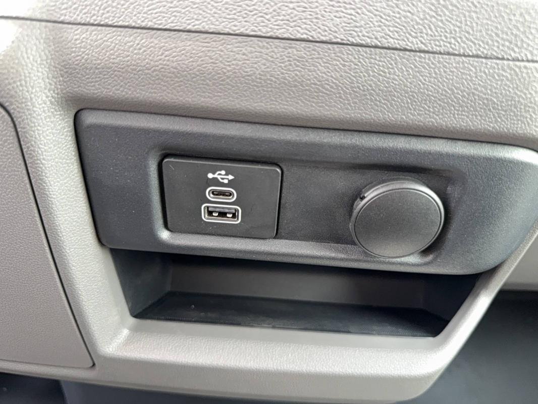 Volkswagen Transporter - Photo 22