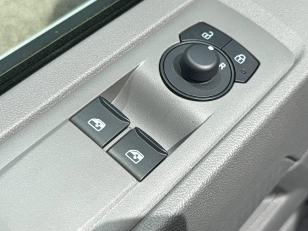 Volkswagen Transporter - Photo 17