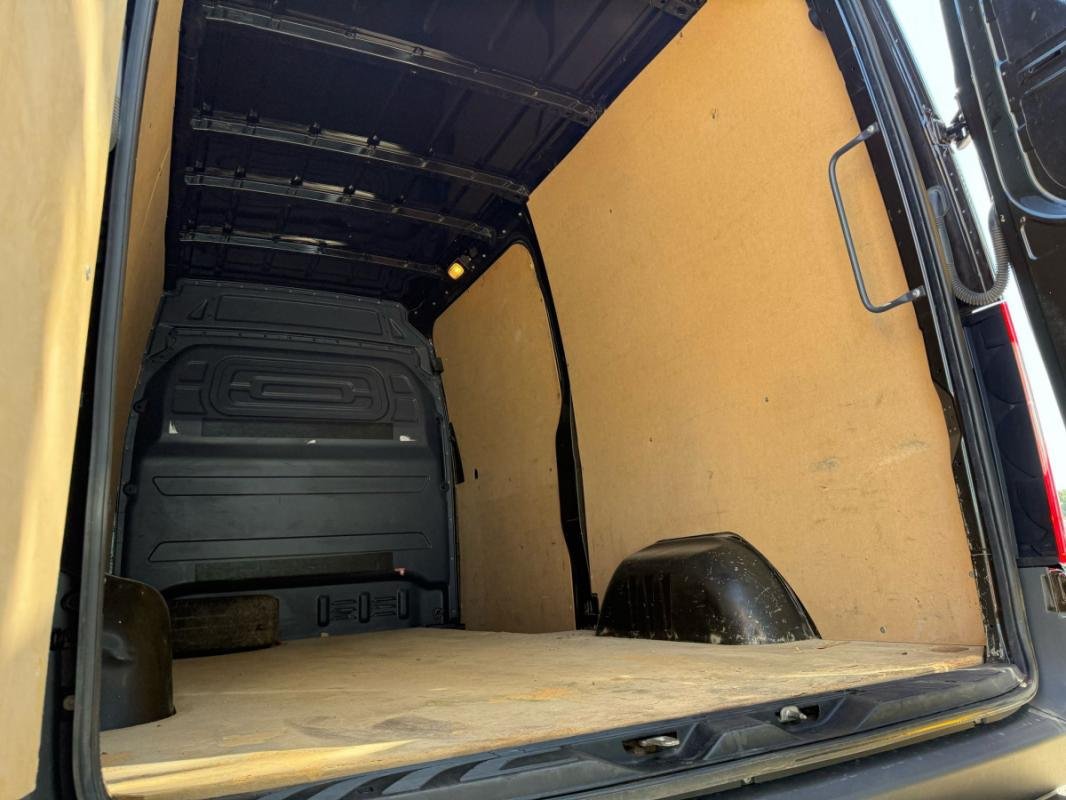 Mercedes Sprinter - Photo 15