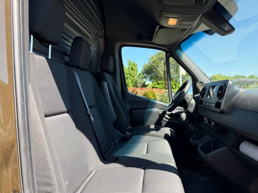 Mercedes Sprinter - Photo 21