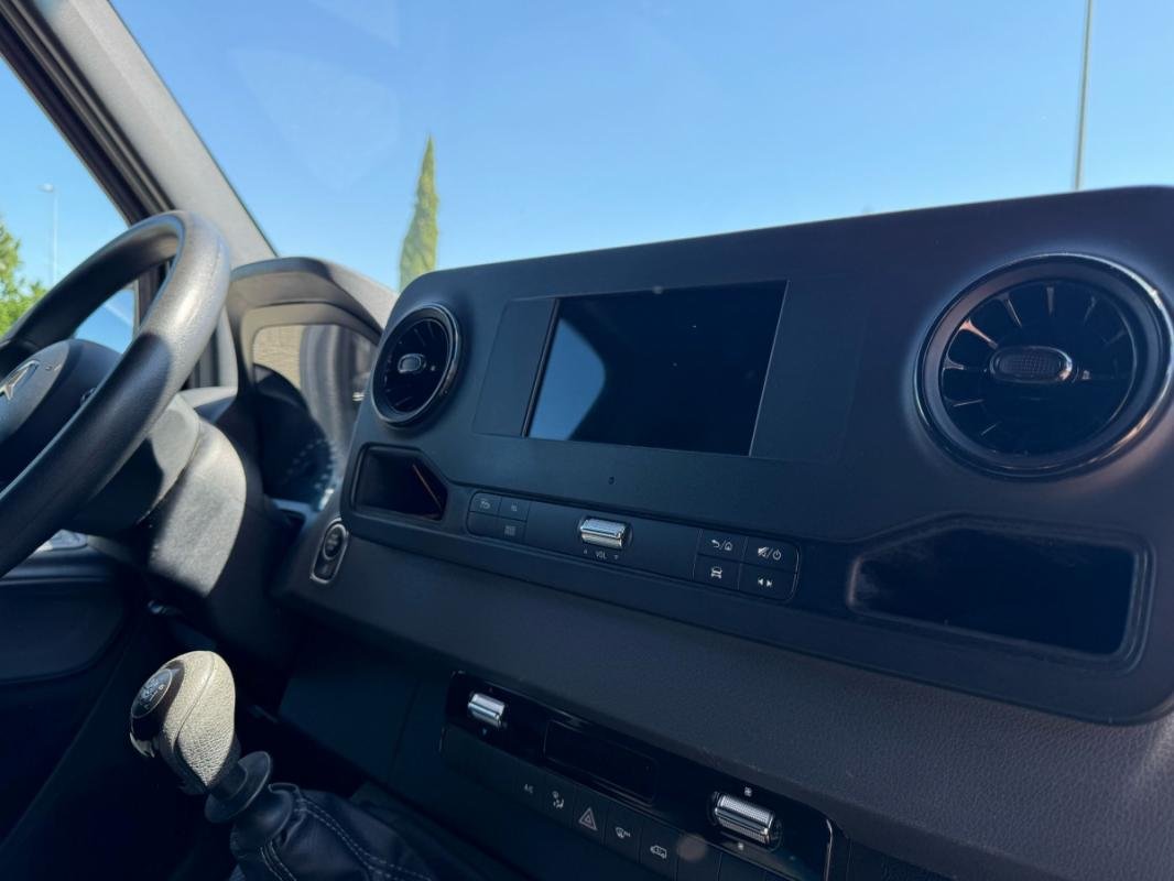 Mercedes Sprinter - Photo 22