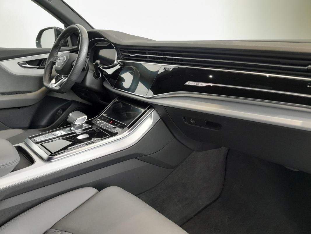 Audi Q8 - Photo 31