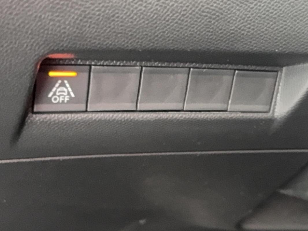 Peugeot 208 - Photo 8