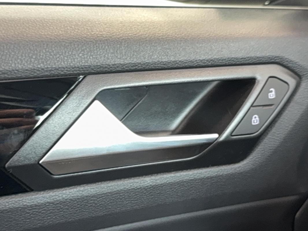Volkswagen T-Roc - Photo 23