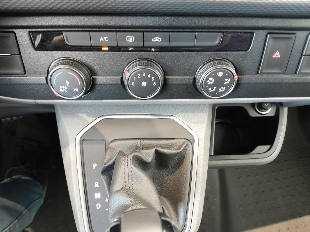 Volkswagen Transporter - Photo 21