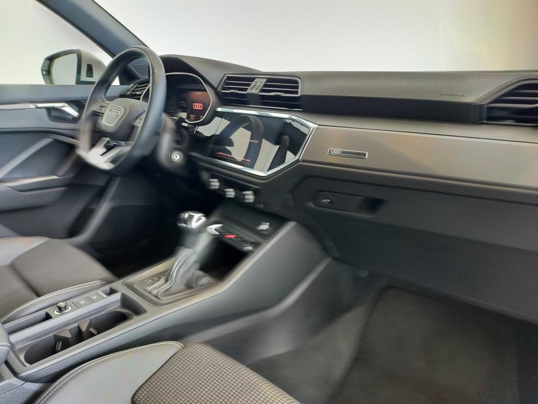 Audi Q3 - Photo 11
