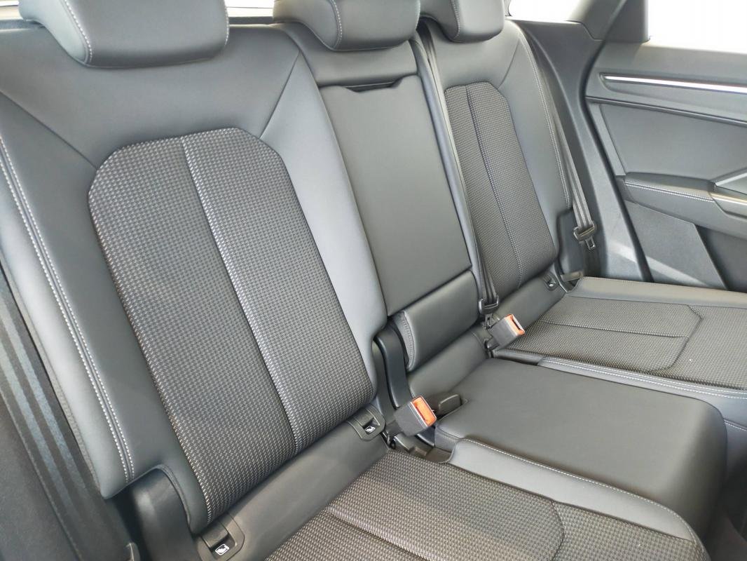 Audi Q3 - Photo 19