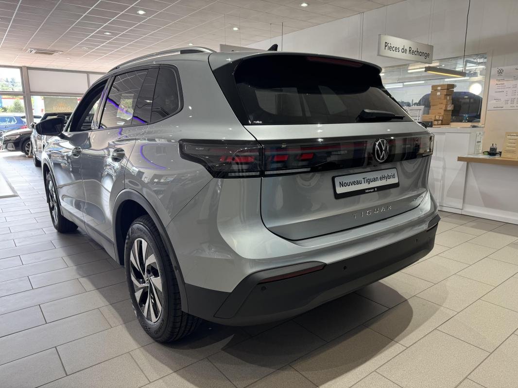 Volkswagen Tiguan - Photo 2